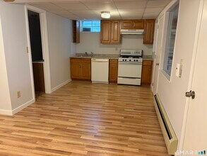 8 Wixted Ave in Danbury, CT - Building Photo - Building Photo