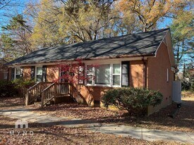 6600 Barrington Dr in Charlotte, NC - Building Photo