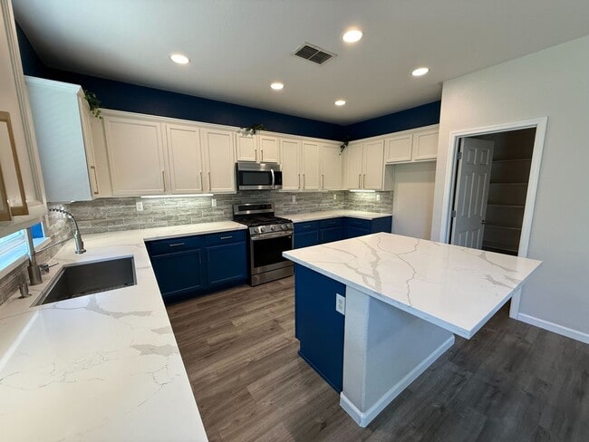 9435 Sea Cliff Way in Elk Grove, CA - Building Photo - Building Photo