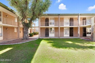 3737 E Turney Ave in Phoenix, AZ - Building Photo - Building Photo