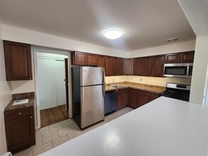 5 Darian Ct in Pomona, NY - Building Photo - Building Photo