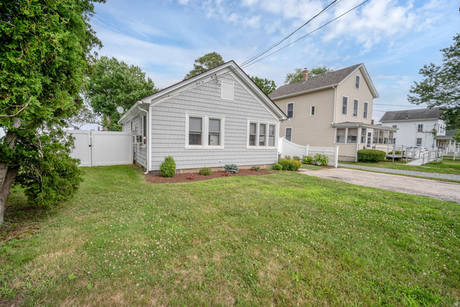 17 York Ave in East Lyme, CT - Building Photo - Building Photo