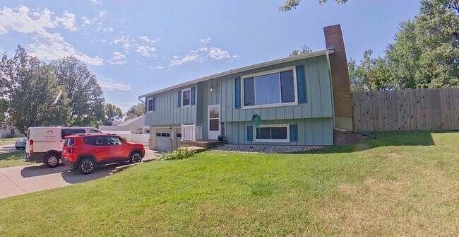 404 Cherry Cir in Manhattan, KS - Building Photo - Building Photo