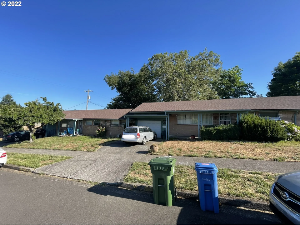 915 W 22nd Ave in Eugene, OR - Building Photo