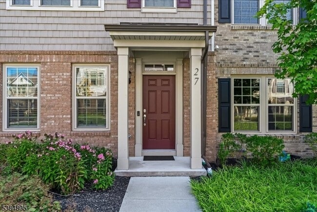 property at 27 Gala Ct