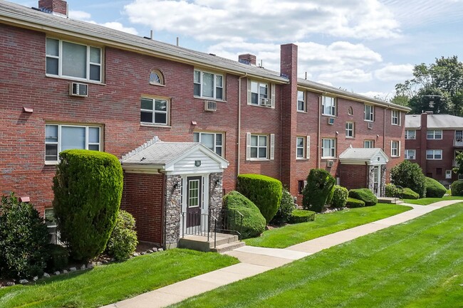 Francis Crossing Apartment Homes in Randolph, MA - Building Photo - Building Photo