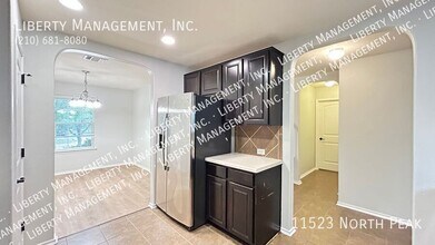 11523 N Peak in San Antonio, TX - Building Photo - Building Photo