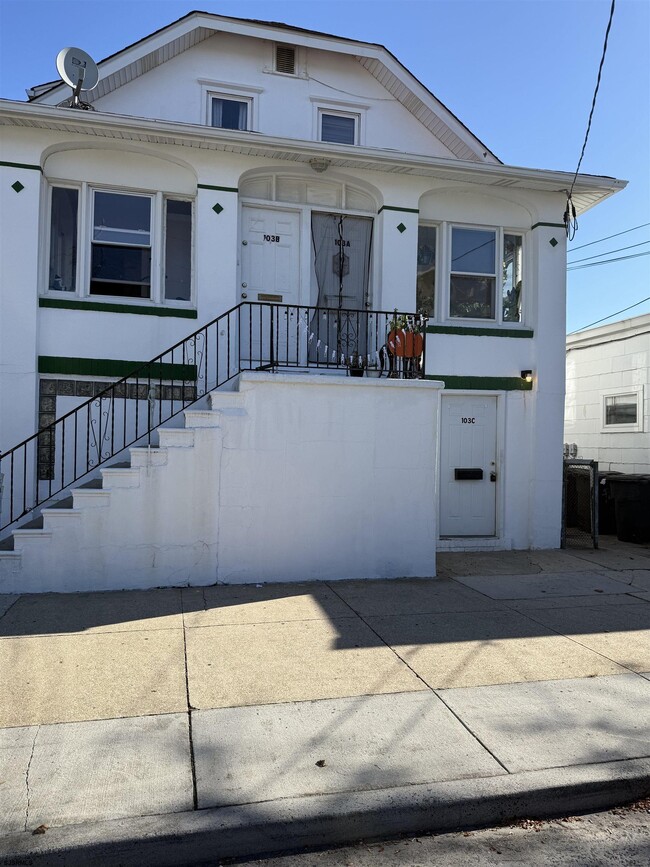 103 N Troy Ave