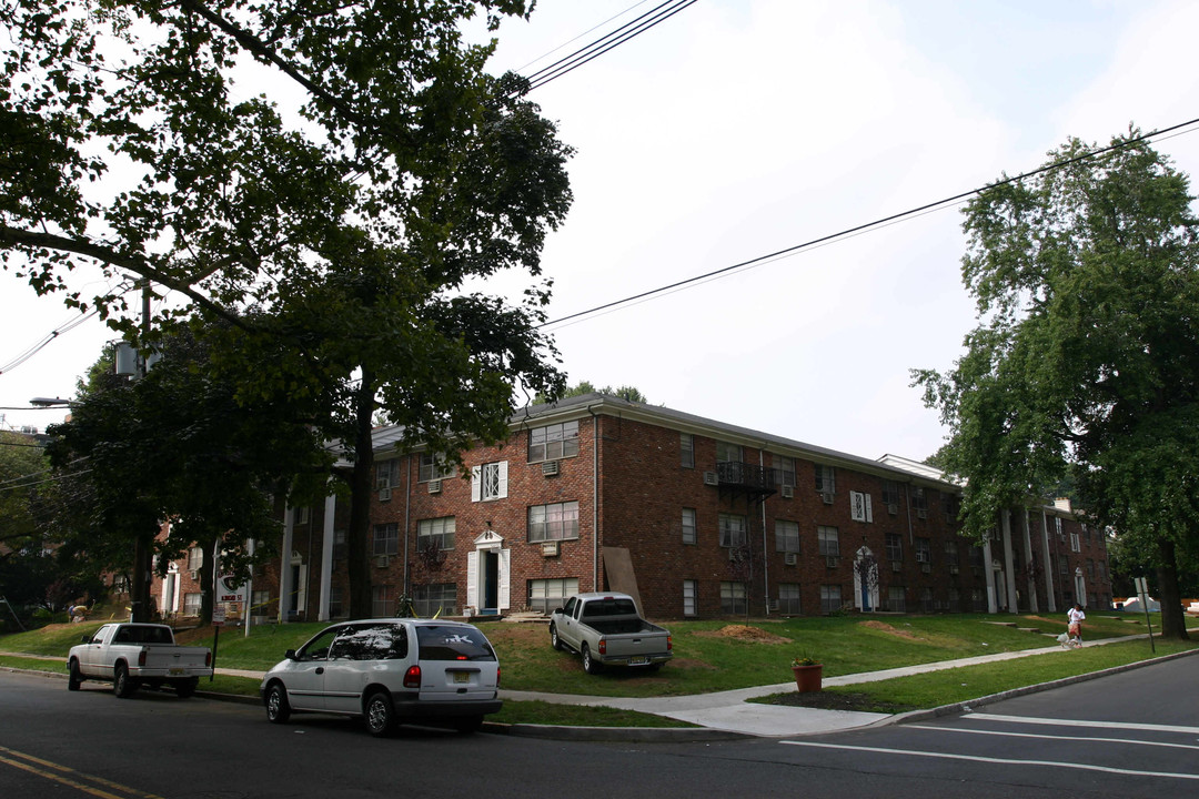 634 S Broad St in Elizabeth, NJ - Building Photo