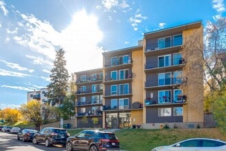 Cameron Manor in Calgary, AB - Building Photo - Building Photo