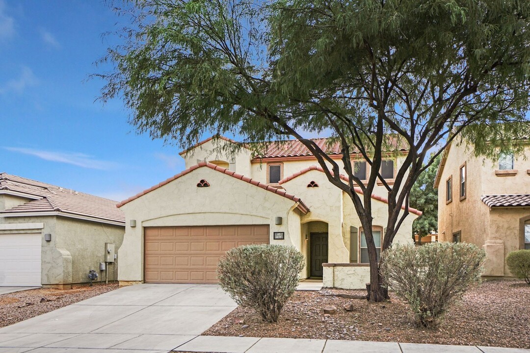 835 W Calle Muro Fuerte in Sahuarita, AZ - Foto de edificio