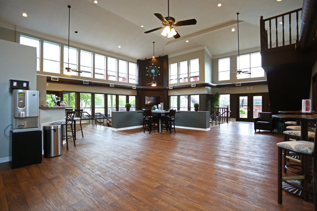 Waterford Downs in St. Louis, MO - Building Photo