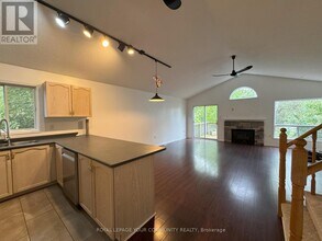 32 Ward Dr in Barrie, ON - Building Photo - Building Photo