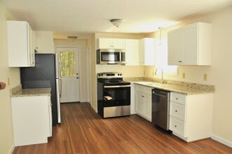 115 High Rock Rd in Weare, NH - Building Photo - Building Photo