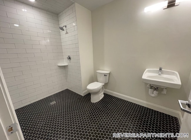 60 Shirley Ave in Revere, MA - Building Photo - Building Photo