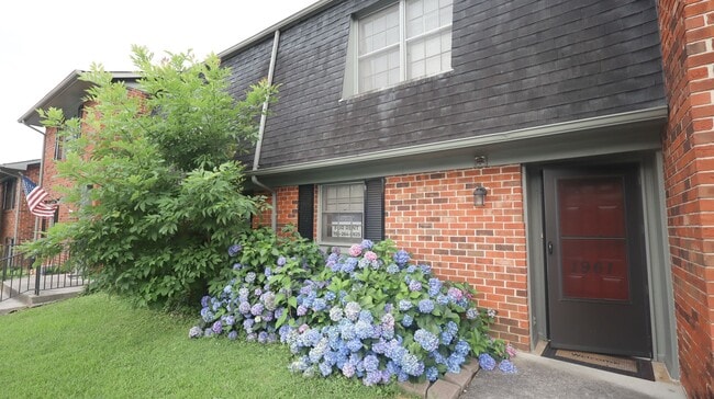 1961 Meadowbrook Cir in Dalton, GA - Building Photo - Building Photo