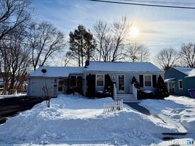 148 Lois St in Torrington, CT - Building Photo
