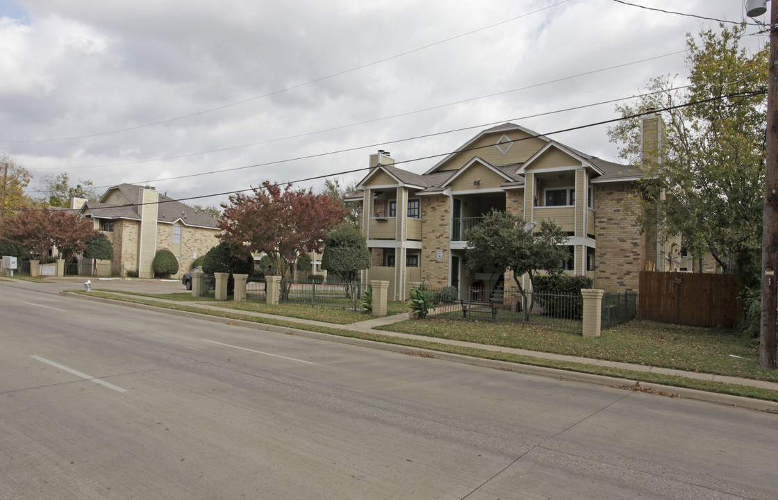 Amber Village Apartments in Arlington, TX - Building Photo