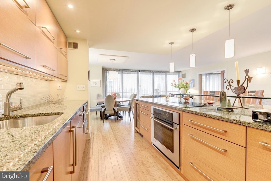 2555 Pennsylvania Ave NW, Unit 806 in Washington, DC - Foto de edificio