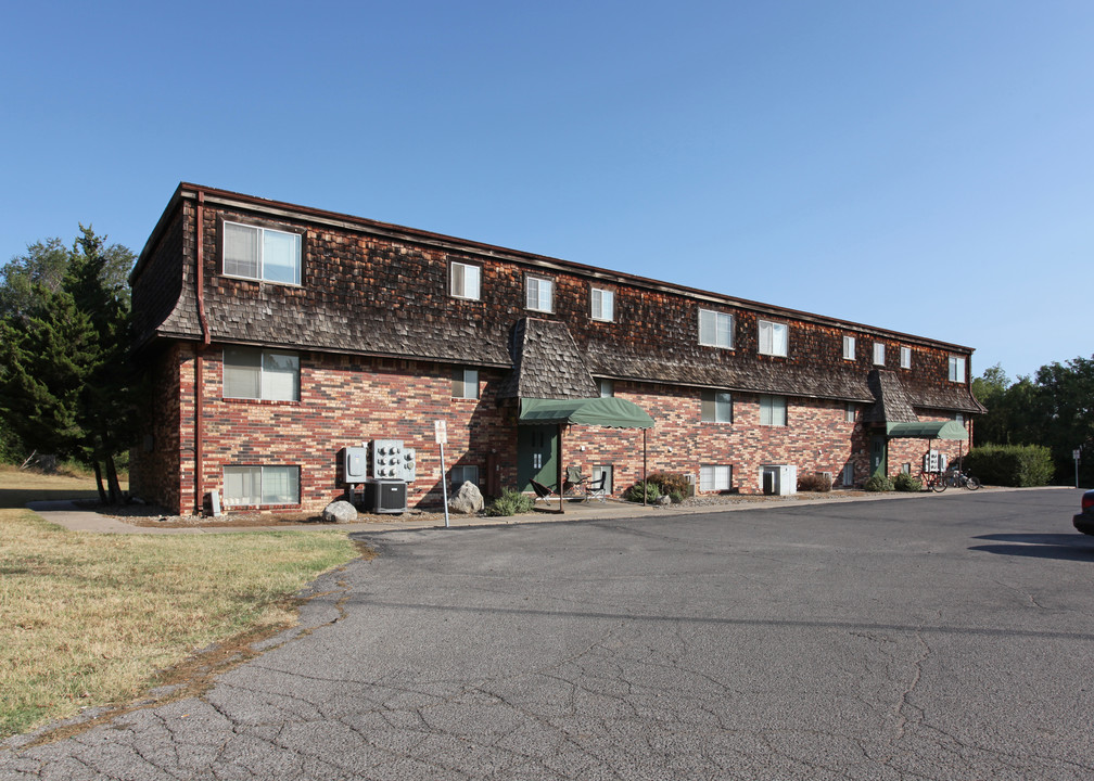 Pinebrook Apartments in El Dorado, KS - Building Photo