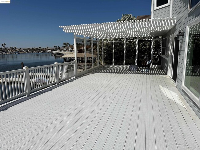 5752 Drakes Dr in Discovery Bay, CA - Building Photo - Building Photo