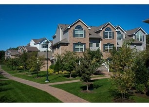 Fairfield At Ronkonkoma in Ronkonkoma, NY - Foto de edificio - Building Photo