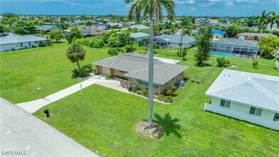 1313 SE 40th St in Cape Coral, FL - Foto de edificio - Building Photo