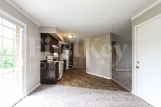4810 N Kenmore Rd in Indianapolis, IN - Foto de edificio - Building Photo
