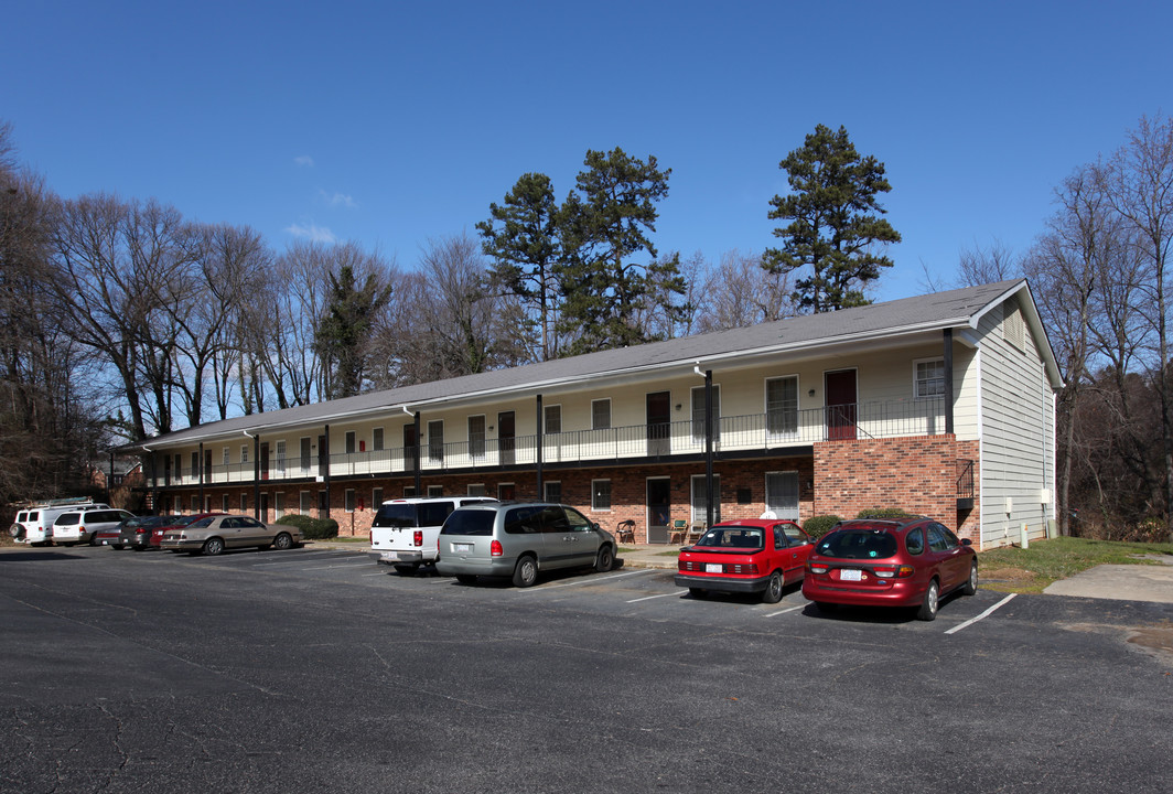 Station On Pineview in Kernersville, NC - Foto de edificio