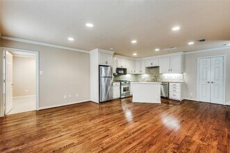 3445 Lovers Ln in Dallas, TX - Building Photo - Building Photo