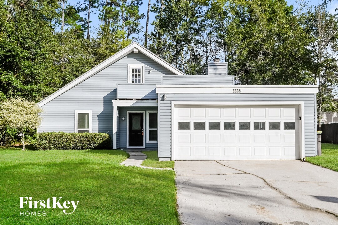 6835 Candlewood Dr S in Jacksonville, FL - Building Photo