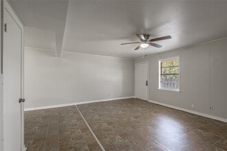 525 12th St in Huntsville, TX - Building Photo - Building Photo