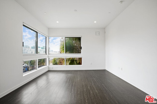 4140 Glencoe Ave in Marina Del Rey, CA - Building Photo - Building Photo