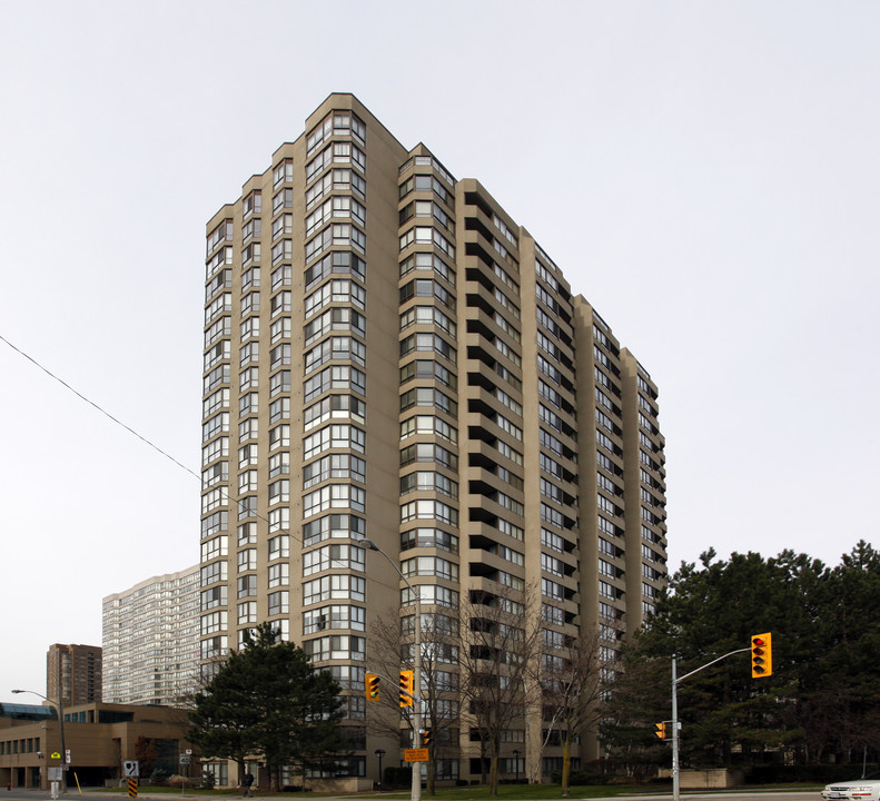 ATRIUM ii in Toronto, ON - Building Photo