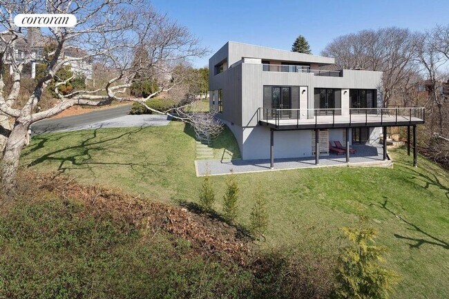 46 Cleveland Dr in Montauk, NY - Building Photo - Building Photo