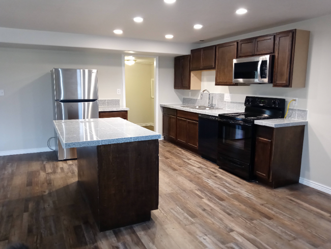 property at 1537 S Longview Rd