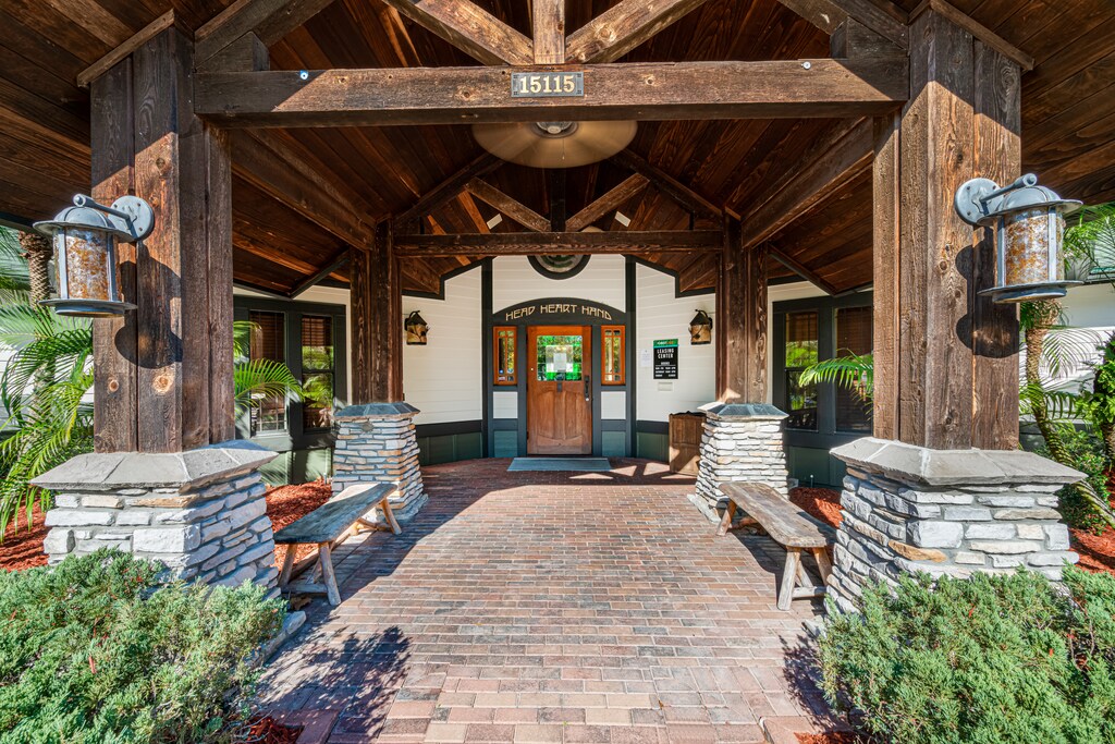 Forest Lake Student Housing Apartments in Lutz, FL