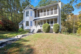 121 W Wakefield Blvd in Winchester, CT - Building Photo - Building Photo