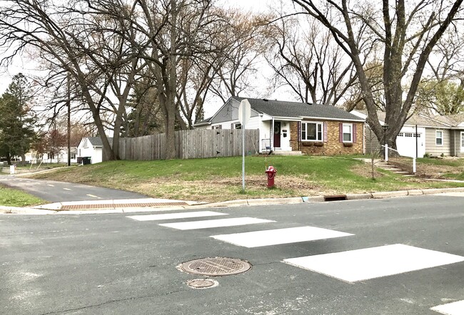 7444 Vincent Ave S in Minneapolis, MN - Foto de edificio - Building Photo