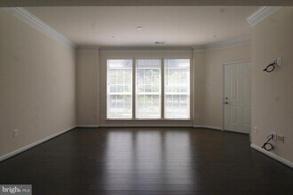 13615 Air and Space Museum Pkwy in Herndon, VA - Building Photo - Building Photo