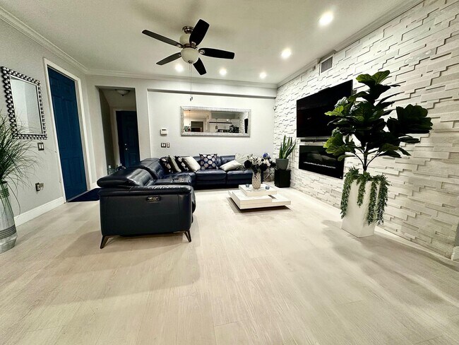 property at 4720 Mimosa Pl