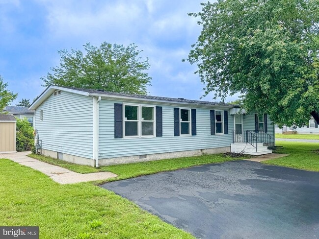 property at 4 Welch Dr