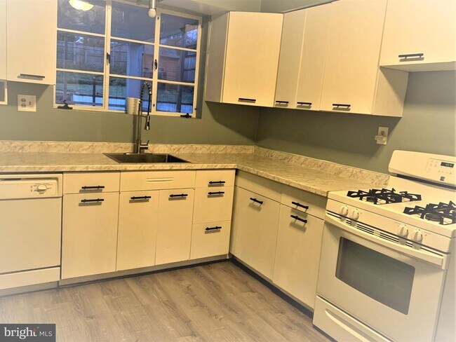 857 N Jacksonville St in Arlington, VA - Building Photo - Building Photo