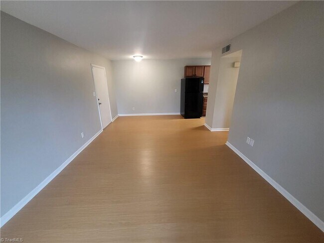 2829 North O.Henry Boulevard in Greensboro, NC - Building Photo - Building Photo