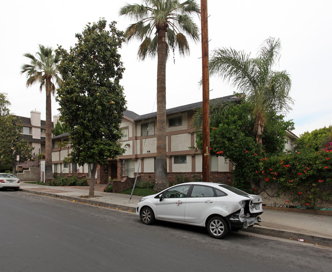 Rustic Villa in Encino, CA - Foto de edificio - Building Photo