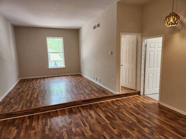 903 Main St, Unit 1 in Antioch, IL - Foto de edificio - Building Photo