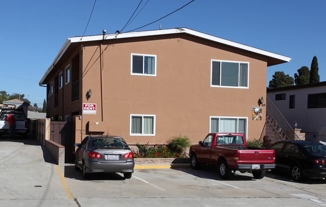 3128-3134 Ingelow St in San Diego, CA - Foto de edificio - Building Photo