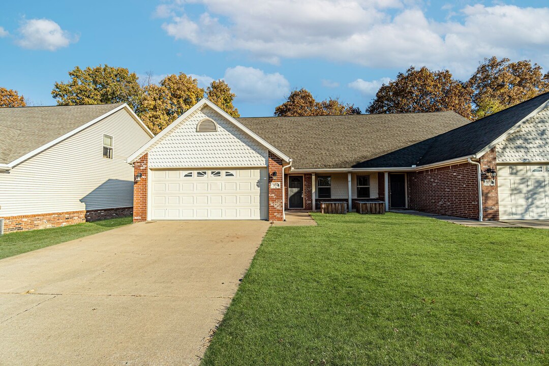 804 Baker St NW in Gravette, AR - Foto de edificio