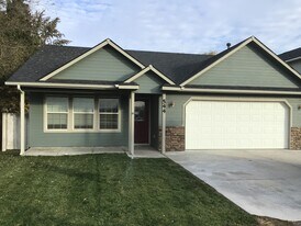 544 N Locust Ave in Kuna, ID - Building Photo