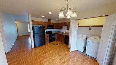 167 NW Maria St in College Place, WA - Building Photo - Building Photo